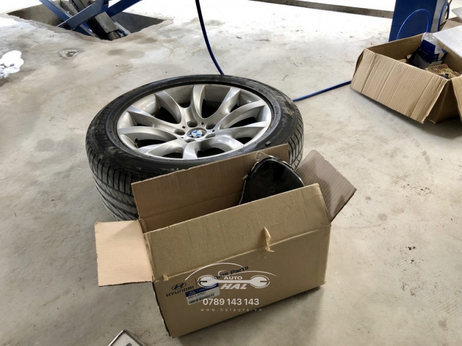 Thay thế phụ tùng tại garage