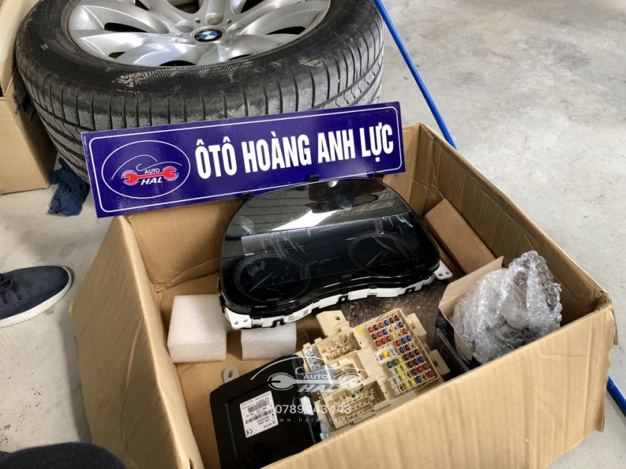 Thay thế phụ tùng tại garage