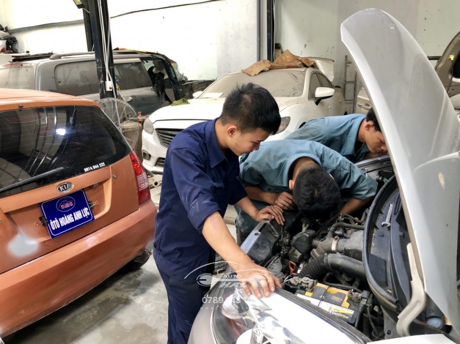 Thay thế phụ tùng tại garage